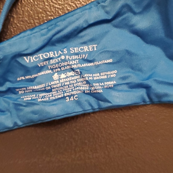 Victoria's Secret Very Sexy Pushup 34C - Picture 2 of 5